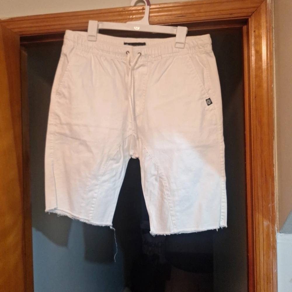 Akademiks Men's White Raw-Hem Drawstring Athletic Shorts